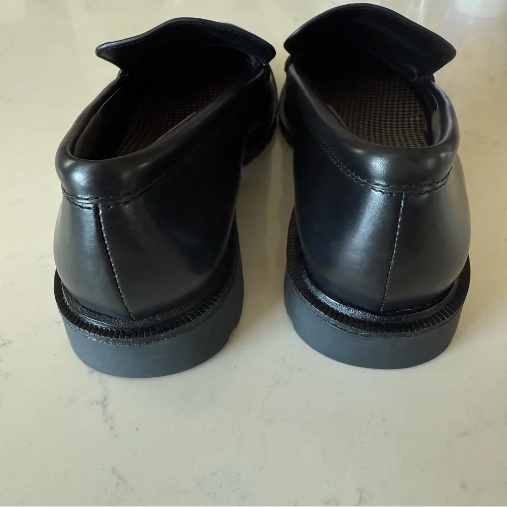 New Vince Silva Black leather Loafers Size: 6